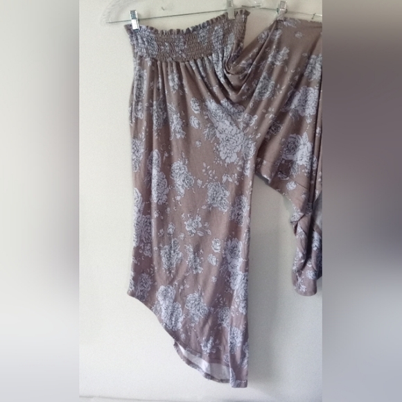 Bucketlist Smocking Waist Band Pants w/ Diagonal Cut Details - Size: Small - Picture 2 of 8